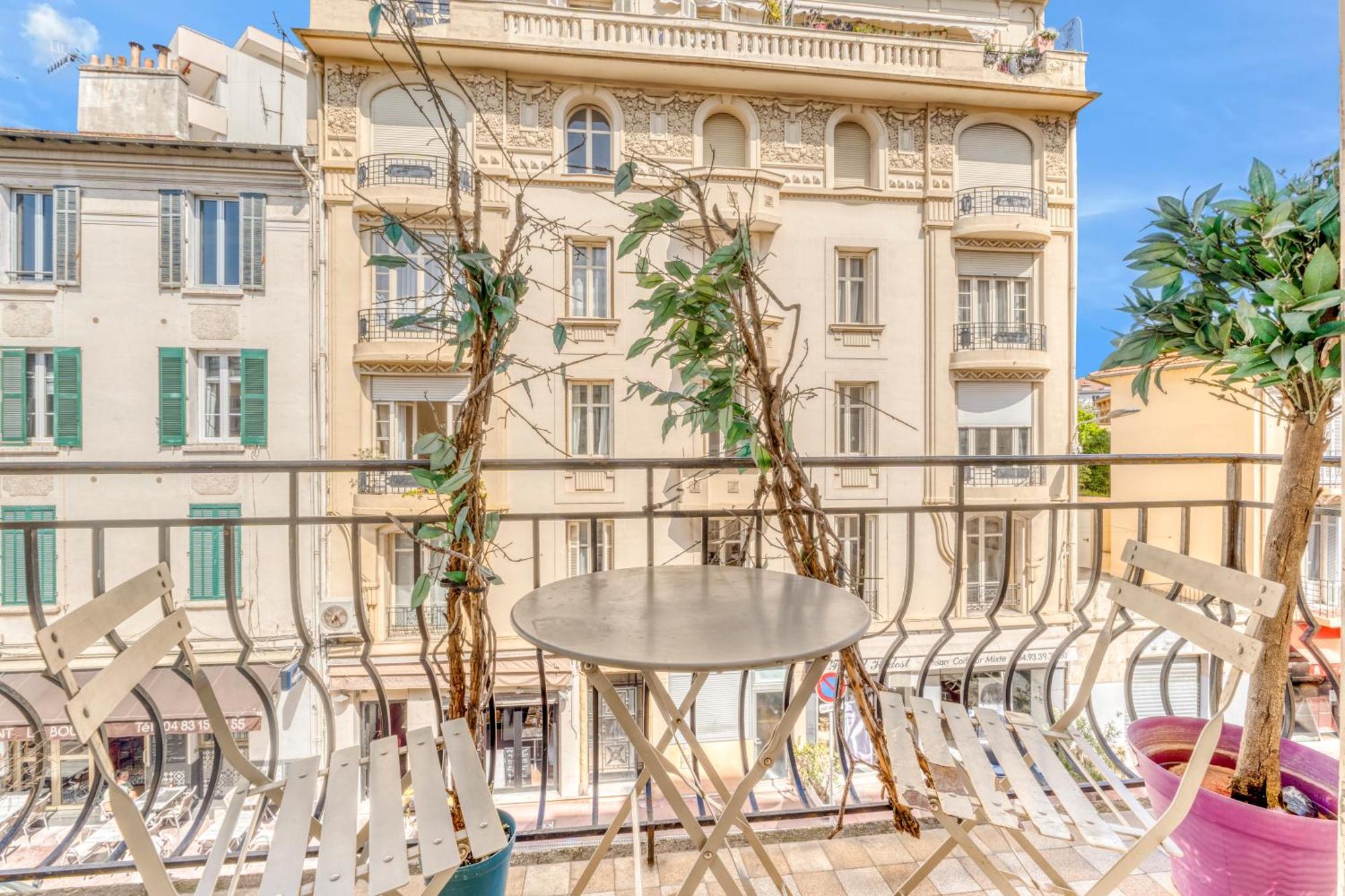 Apartment 2 Bed Avenue Saint-jean , 5 Minutes From Palais Des Festivals *
