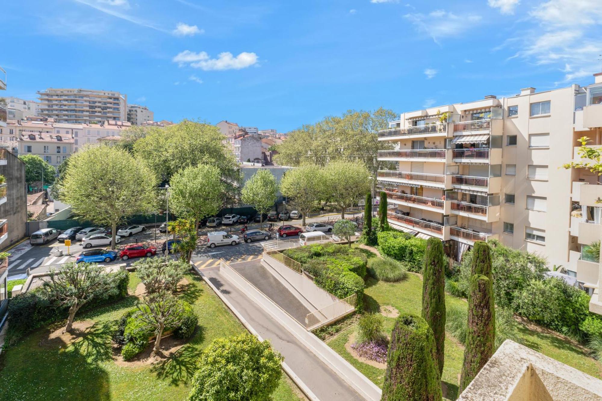Appartement 2 Bed Avenue Saint-jean , 5 Minutes From Palais Des Festivals