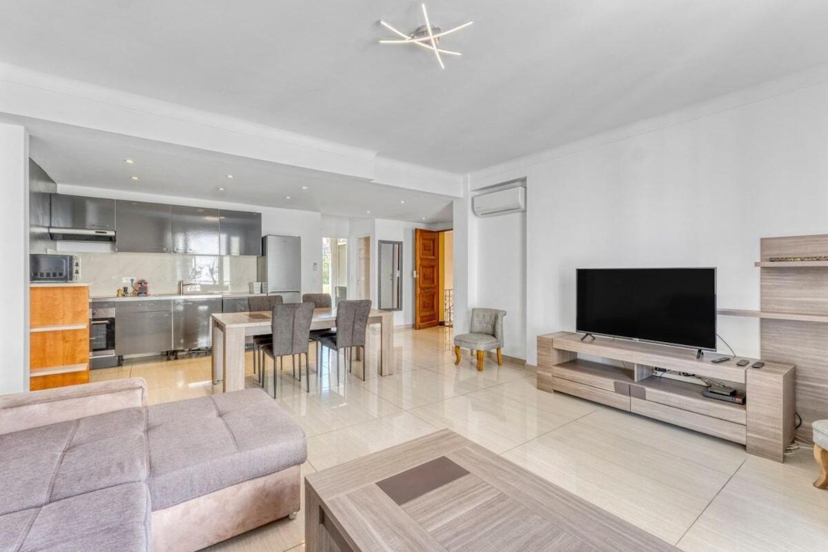 Appartement 2 Bed Avenue Saint-jean , 5 Minutes From Palais Des Festivals *